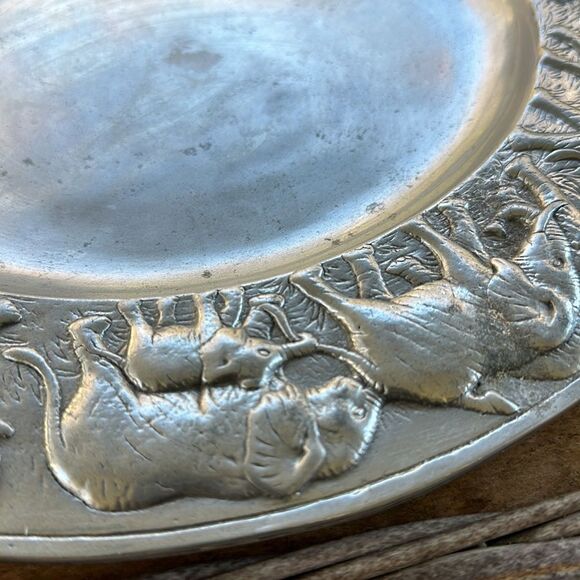 Arthur Court 1987 Round Silver Elephant Embossed Serving Tray - Picture 3 of 5